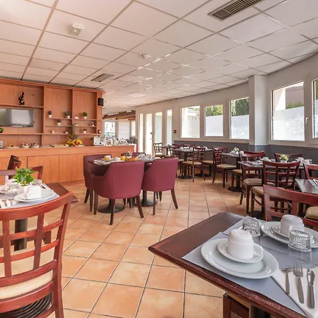 Hotel L'eaubonne 3*